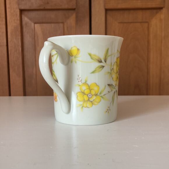 Vintage Floral Mug Made in Japan - Picture 3 of 9